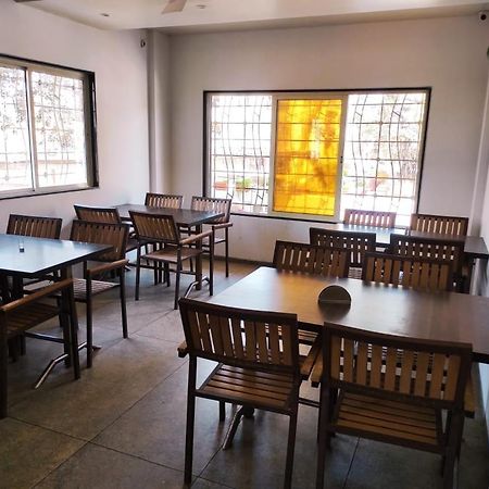 Hotel Manasi Inn ساتارا المظهر الخارجي الصورة