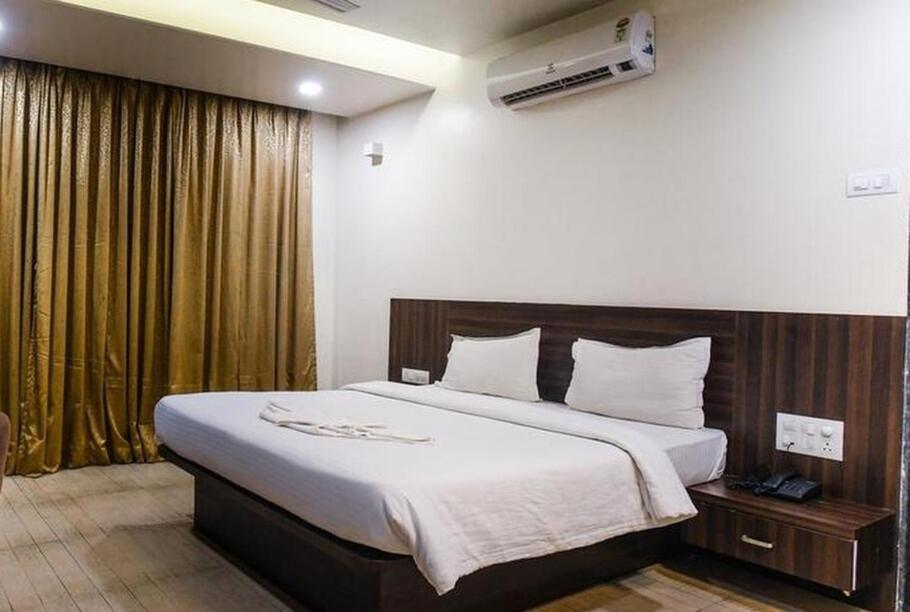 Hotel Manasi Inn ساتارا المظهر الخارجي الصورة