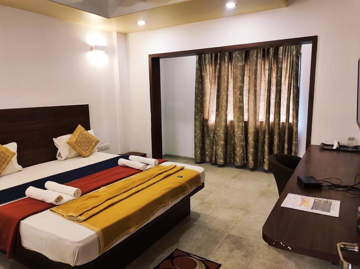 Hotel Manasi Inn ساتارا المظهر الخارجي الصورة