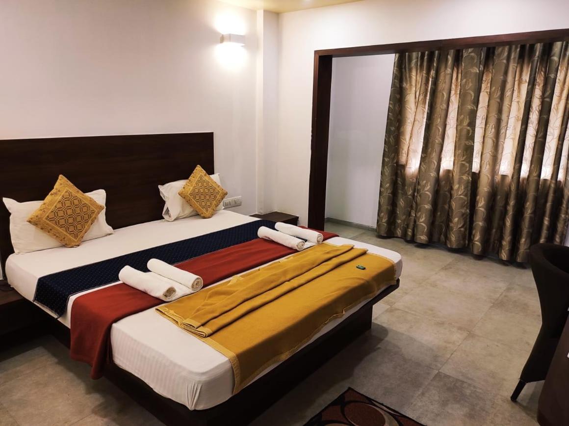 Hotel Manasi Inn ساتارا المظهر الخارجي الصورة