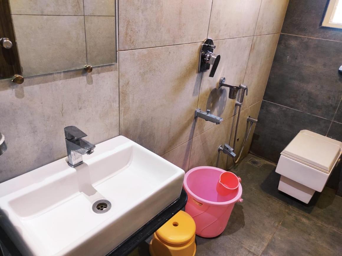 Hotel Manasi Inn ساتارا المظهر الخارجي الصورة