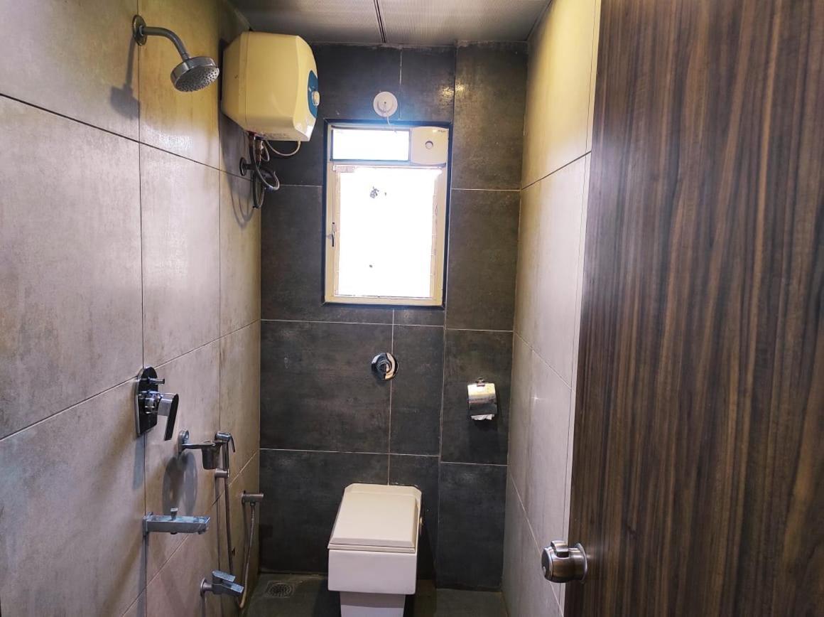 Hotel Manasi Inn ساتارا المظهر الخارجي الصورة