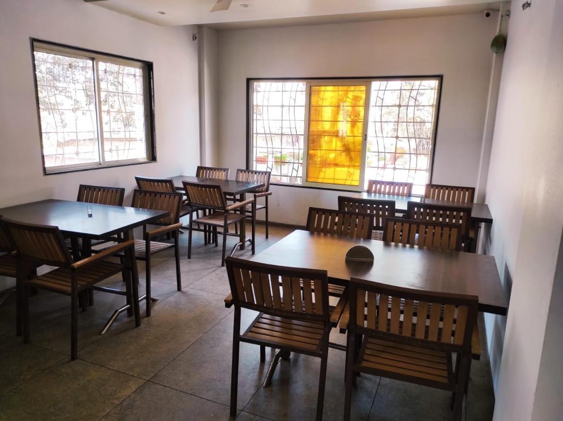 Hotel Manasi Inn ساتارا المظهر الخارجي الصورة