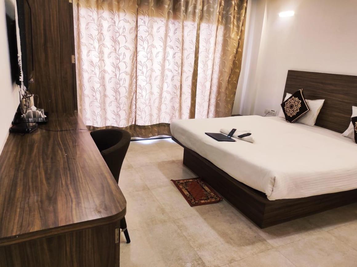 Hotel Manasi Inn ساتارا المظهر الخارجي الصورة