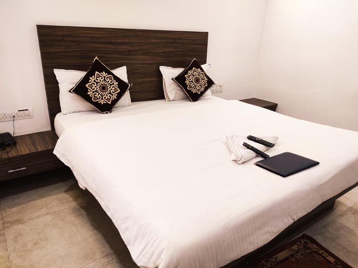 Hotel Manasi Inn ساتارا المظهر الخارجي الصورة