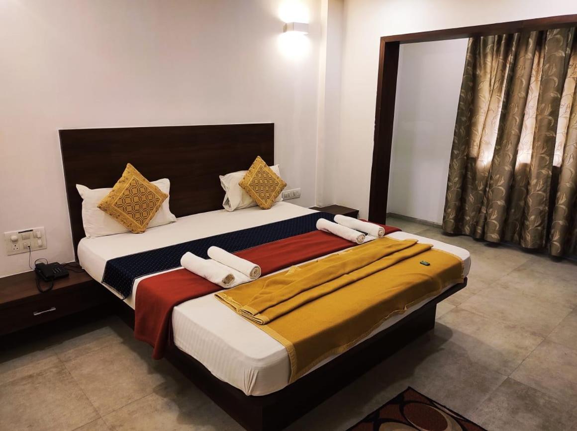 Hotel Manasi Inn ساتارا المظهر الخارجي الصورة