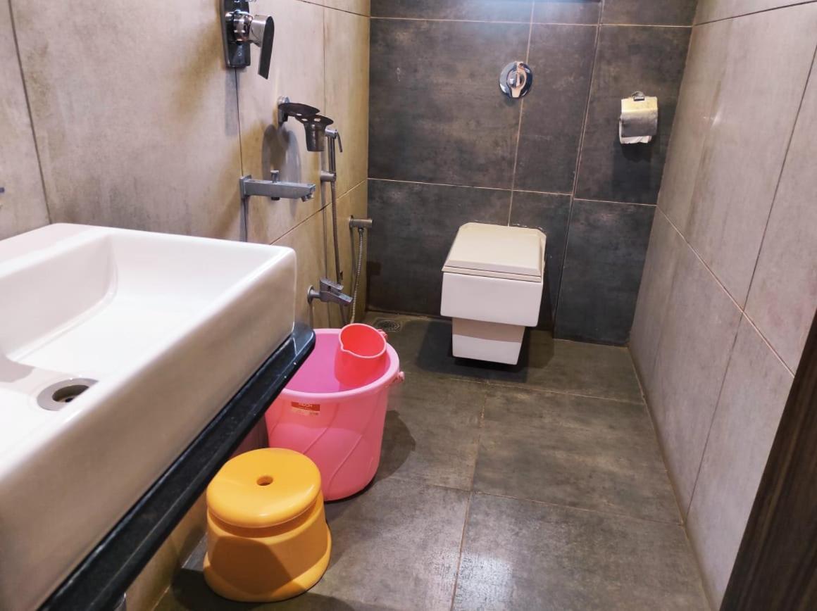 Hotel Manasi Inn ساتارا المظهر الخارجي الصورة