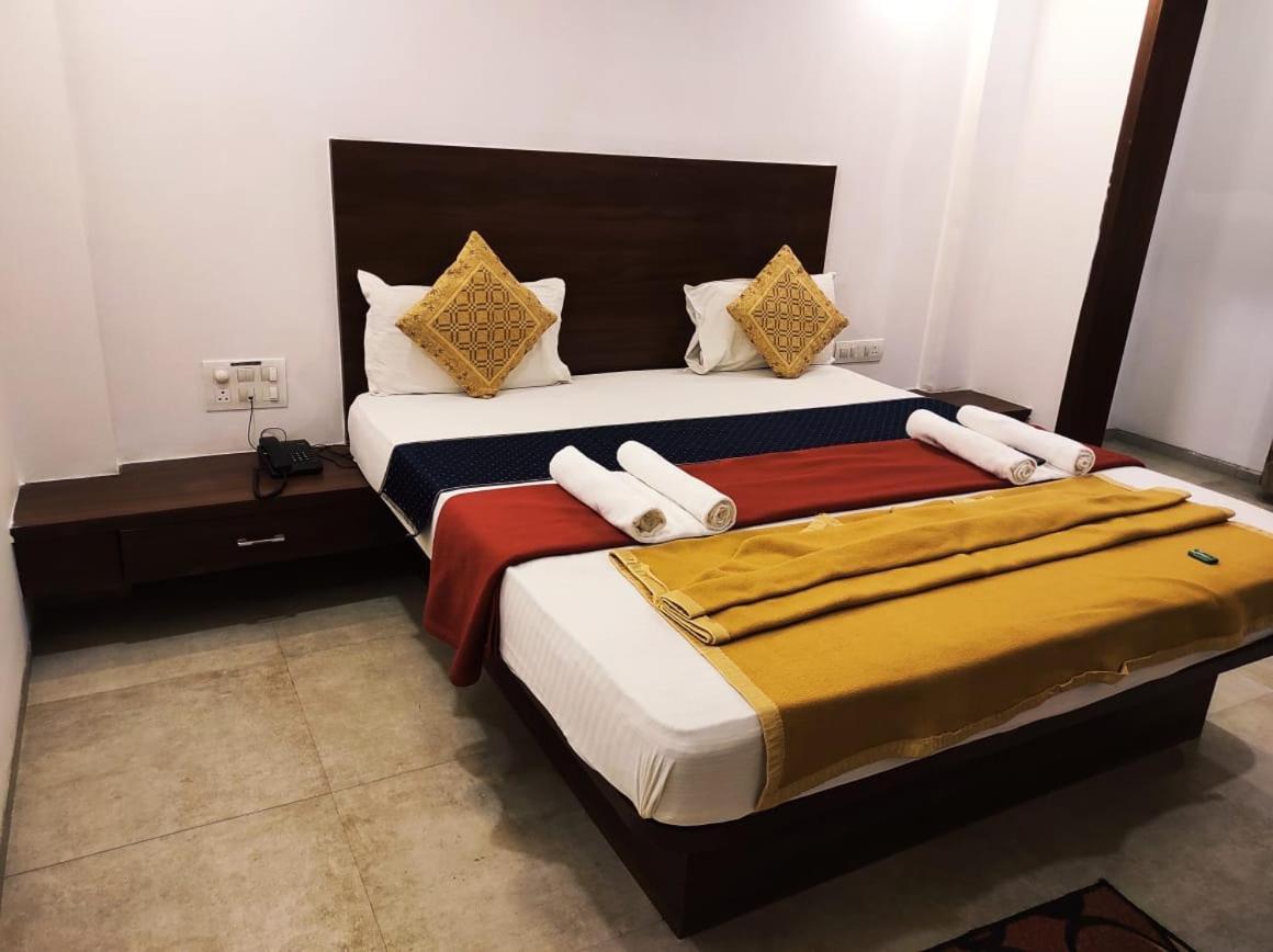 Hotel Manasi Inn ساتارا المظهر الخارجي الصورة
