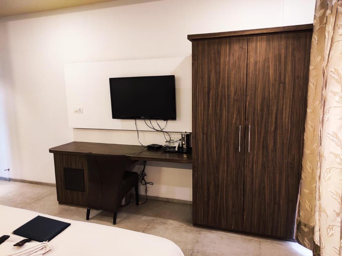 Hotel Manasi Inn ساتارا المظهر الخارجي الصورة