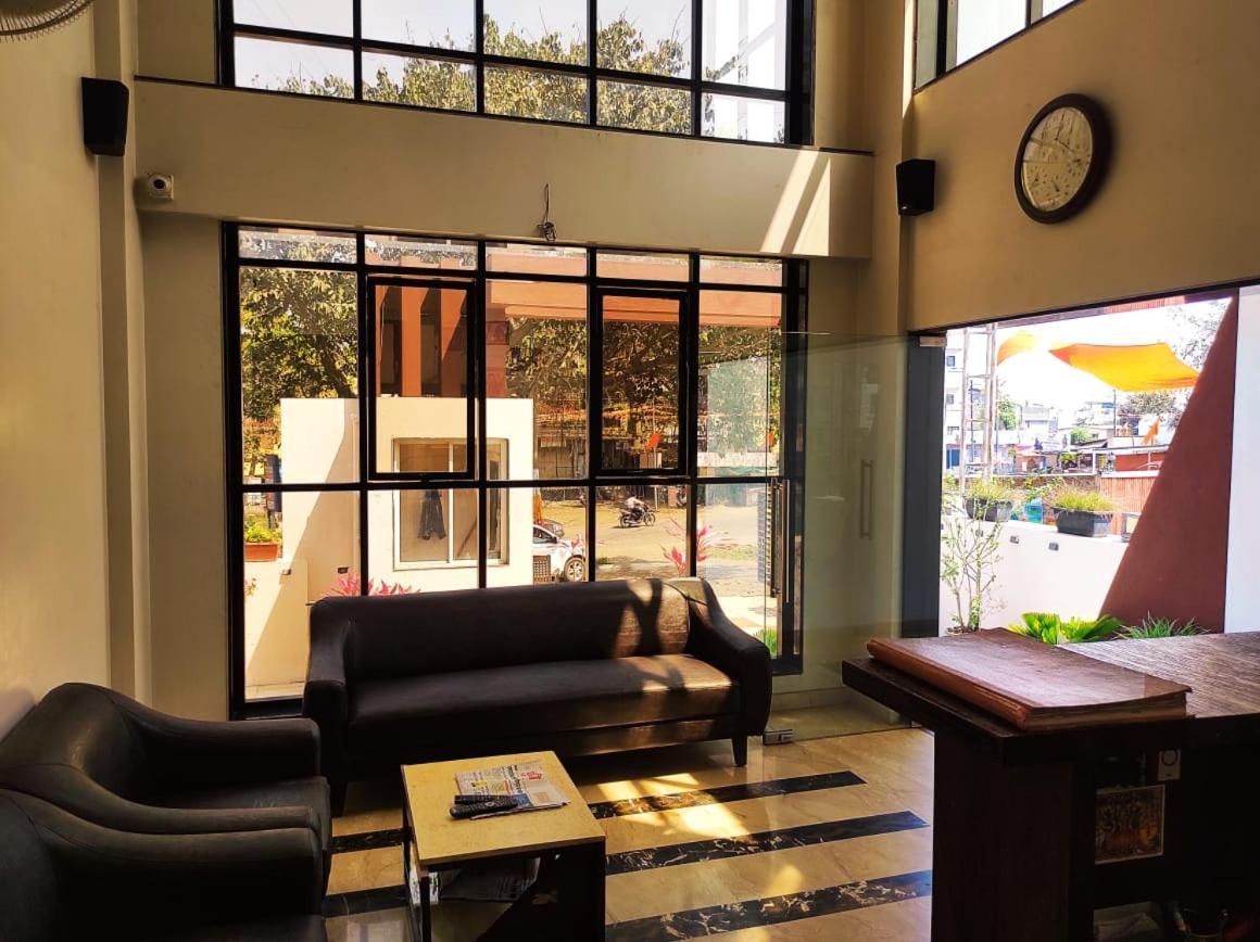 Hotel Manasi Inn ساتارا المظهر الخارجي الصورة