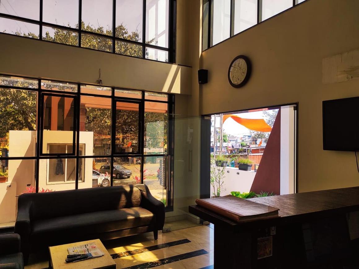 Hotel Manasi Inn ساتارا المظهر الخارجي الصورة