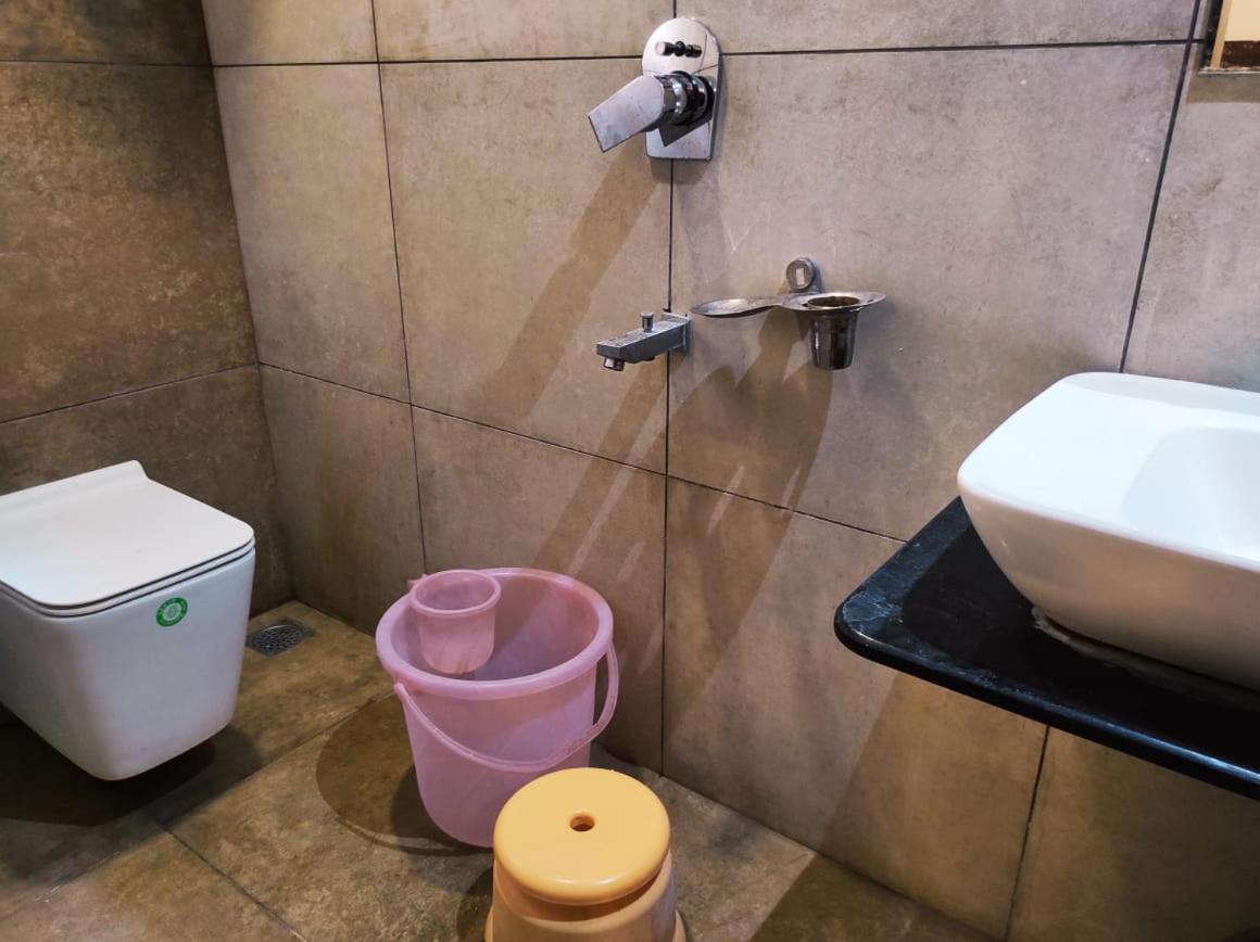 Hotel Manasi Inn ساتارا المظهر الخارجي الصورة