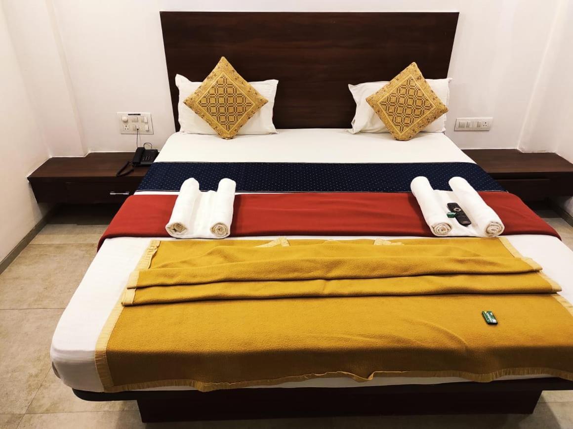 Hotel Manasi Inn ساتارا المظهر الخارجي الصورة
