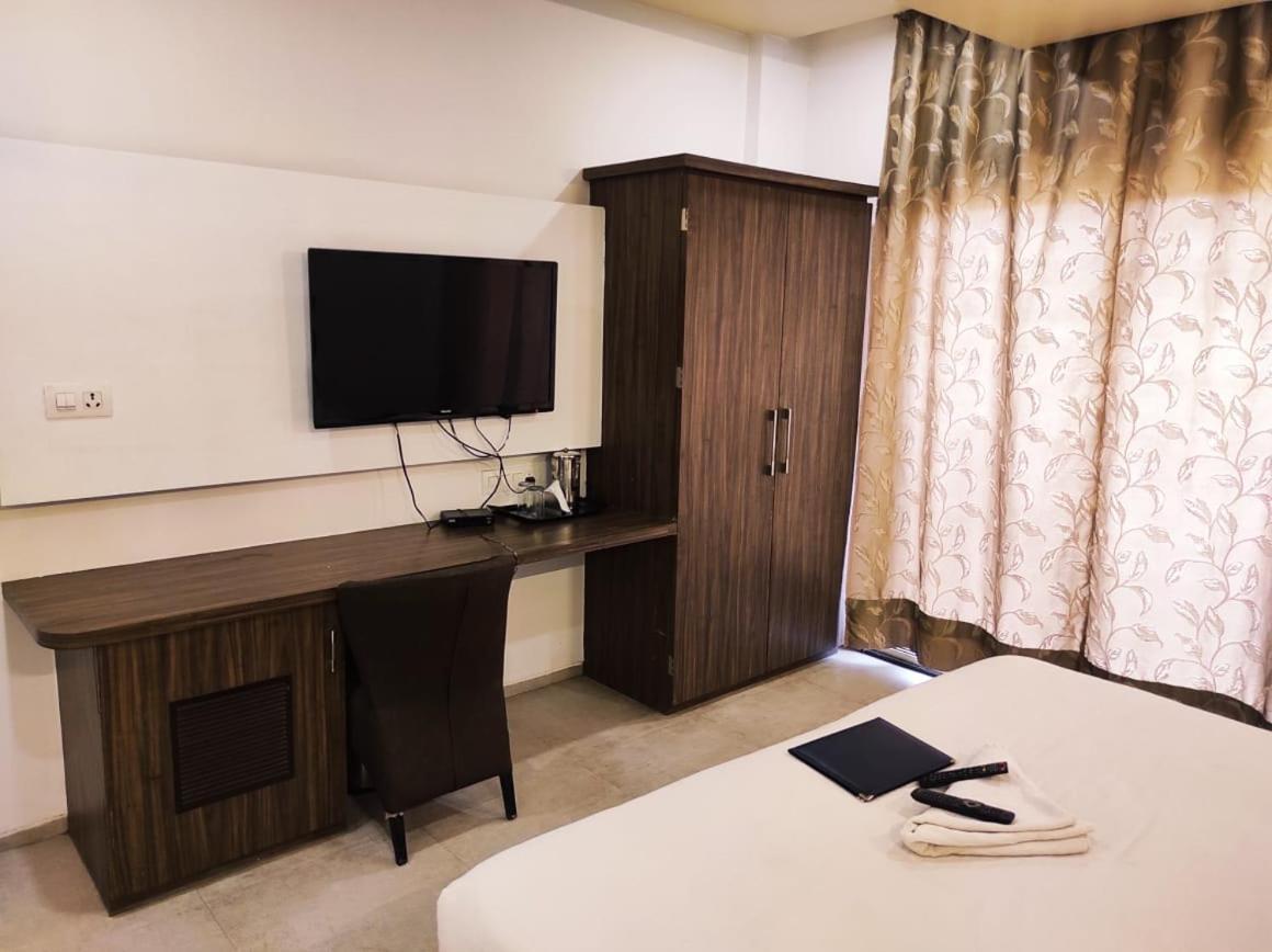 Hotel Manasi Inn ساتارا المظهر الخارجي الصورة
