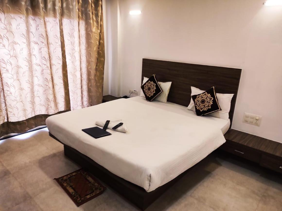 Hotel Manasi Inn ساتارا المظهر الخارجي الصورة