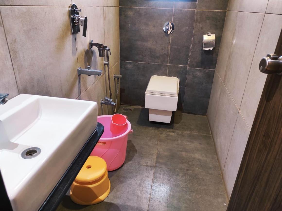 Hotel Manasi Inn ساتارا المظهر الخارجي الصورة